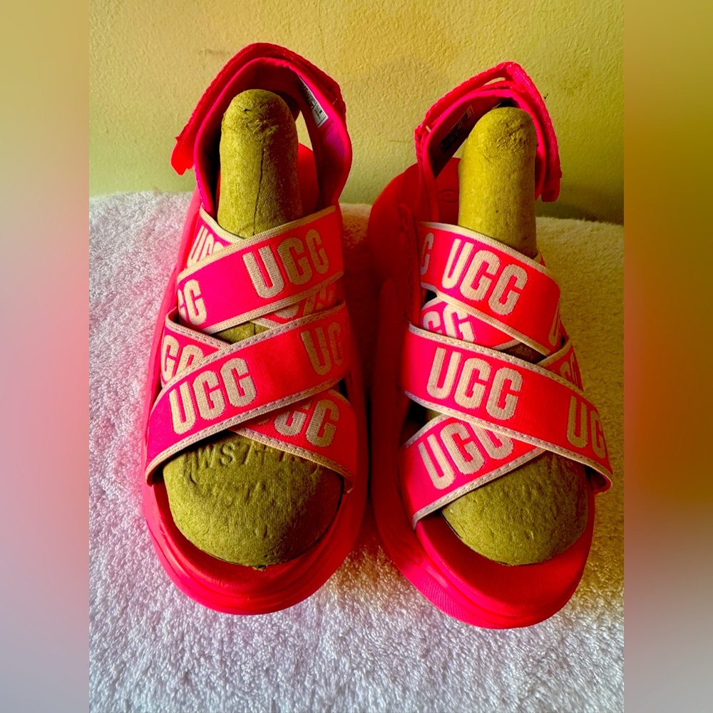 UGG LA Cloud STRAPPY Platform HOT PINK Sneakers, Sandals, Women's US Size 7